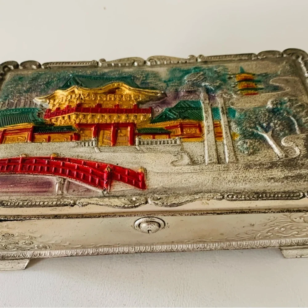 Oriental Pogoda metal trinket box